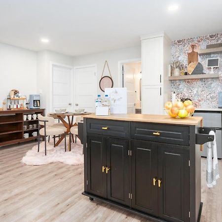 Copperwood Cozy Cellar With Hot Tub Lethbridge Exterior foto