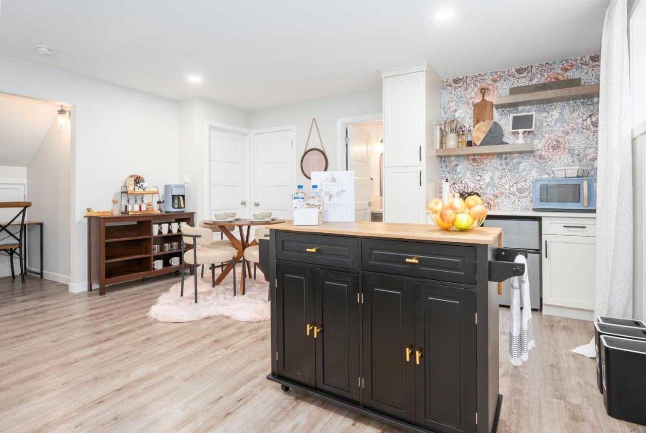 Copperwood Cozy Cellar With Hot Tub Lethbridge Exterior foto