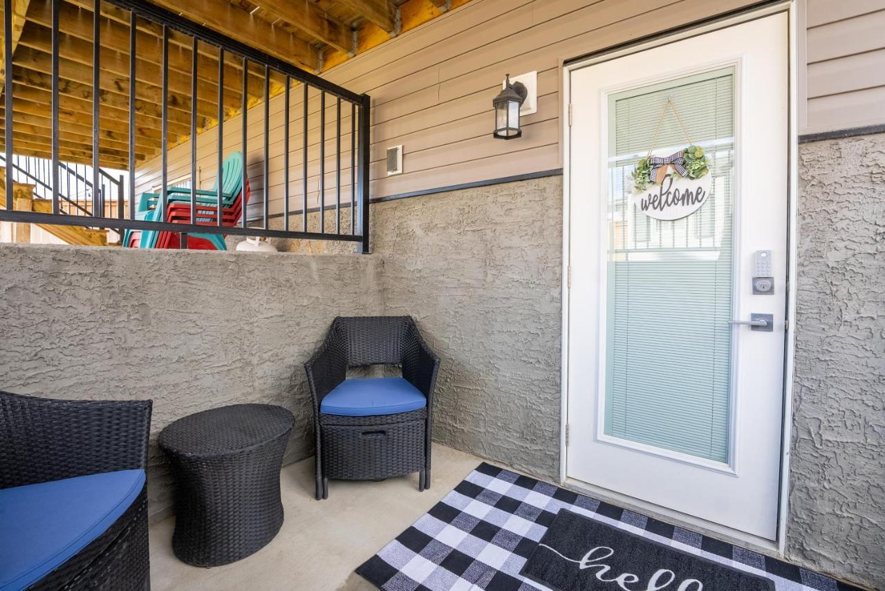 Copperwood Cozy Cellar With Hot Tub Lethbridge Exterior foto